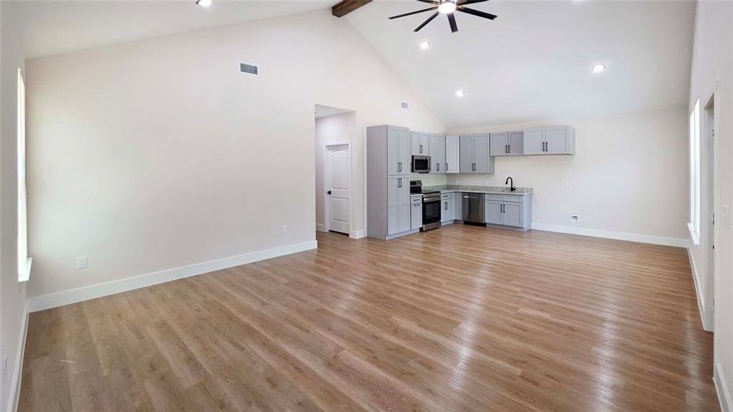 Spacious, unfurnished interior of a new home in , Mabank (Image 16).