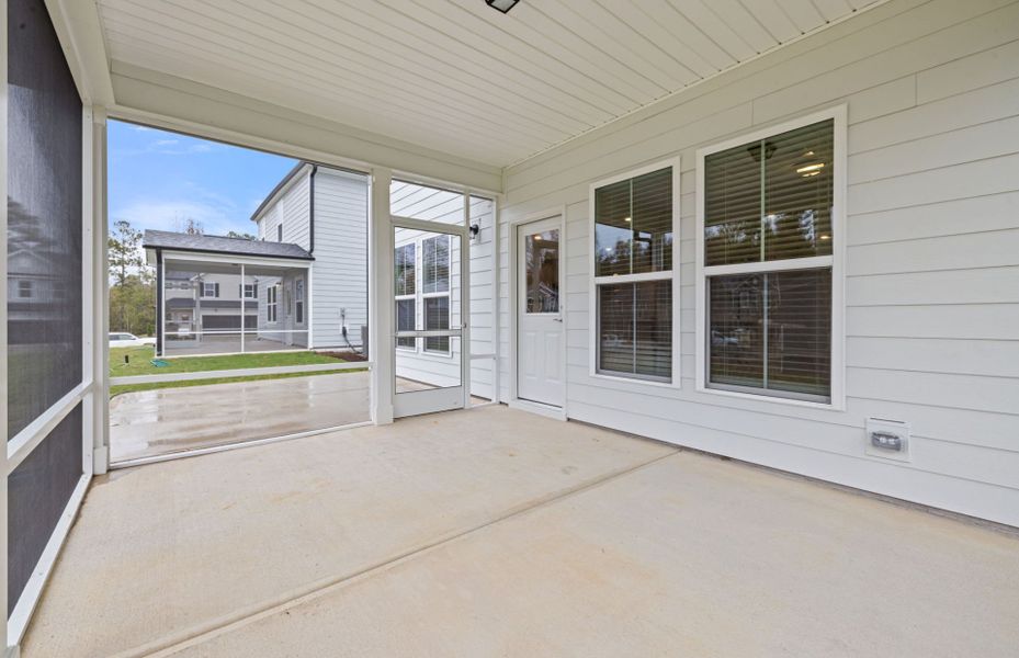 Spacious Screened-in Porch