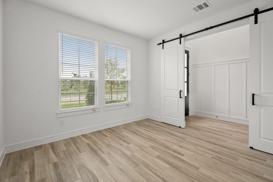 Convenient home office (*Photo not of actual home and used for illustration purposes only.) Convenient home office (*Photo not of actual home and used for illustration purposes only.)