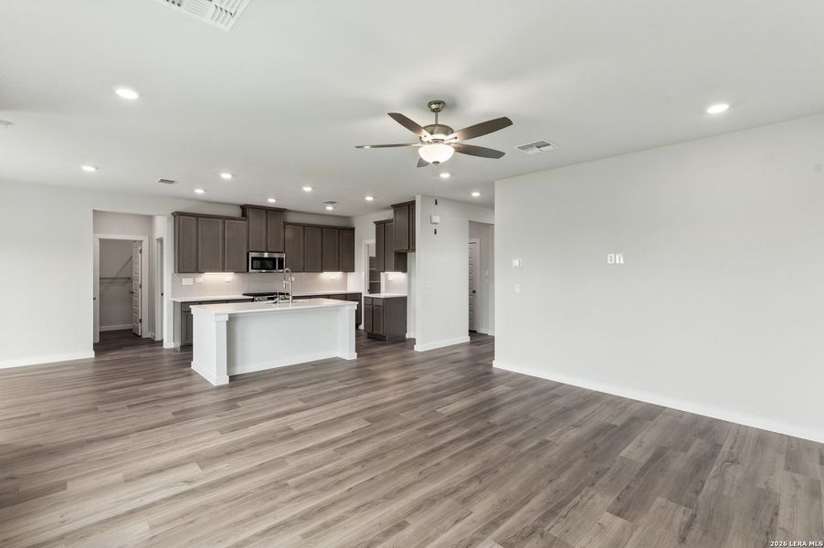 Spacious, unfurnished interior of a new home in Weltner Farms 50’s, New Braunfels (Image 26).