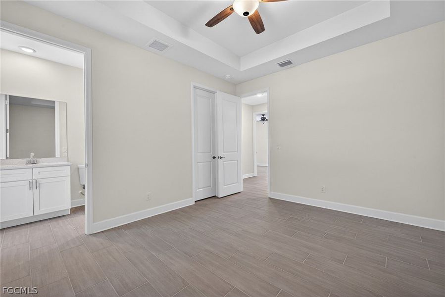 Spacious, unfurnished interior of a new home in Cape Coral, Cape Coral (Image 24).
