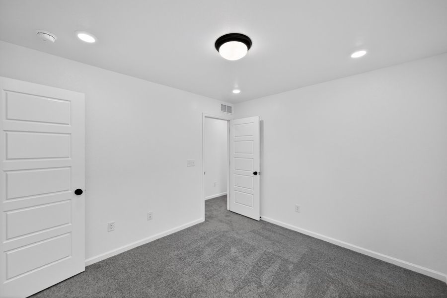 Spacious, unfurnished interior of a new home in Farmlore, Brighton (Image 16).