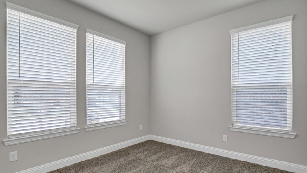 Spacious, unfurnished interior of a new home in Eagle Creek, Denton (Image 20).