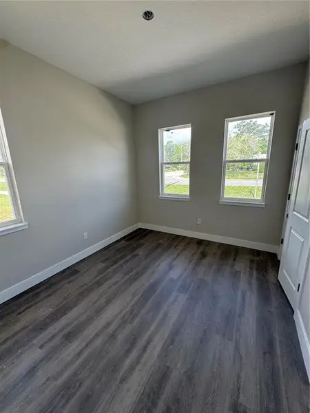 Spacious, unfurnished interior of a new home in , Leesburg (Image 8).