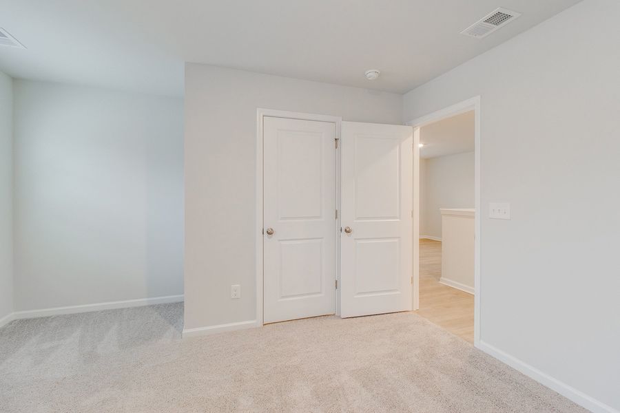 Spacious, unfurnished interior of a new home in Bluefield, Lexington (Image 29).