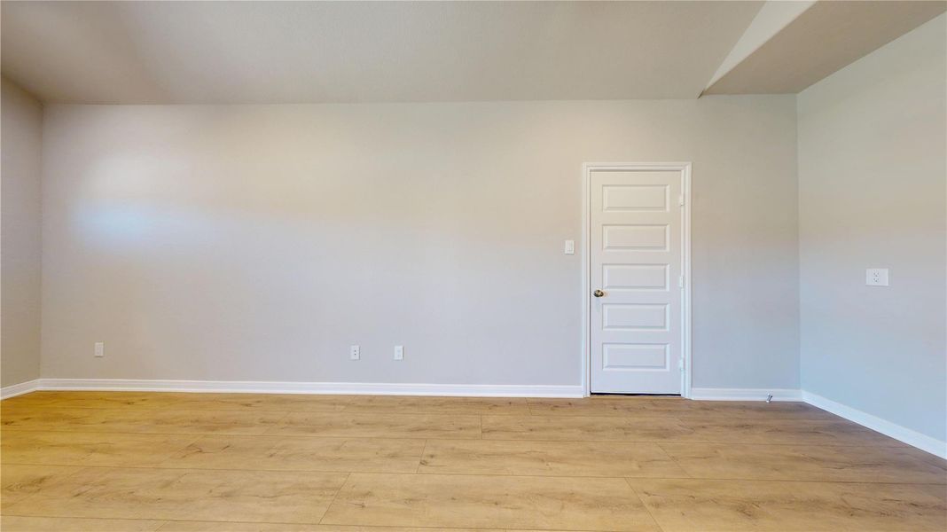 Spacious, unfurnished interior of a new home in , Willis (Image 17).