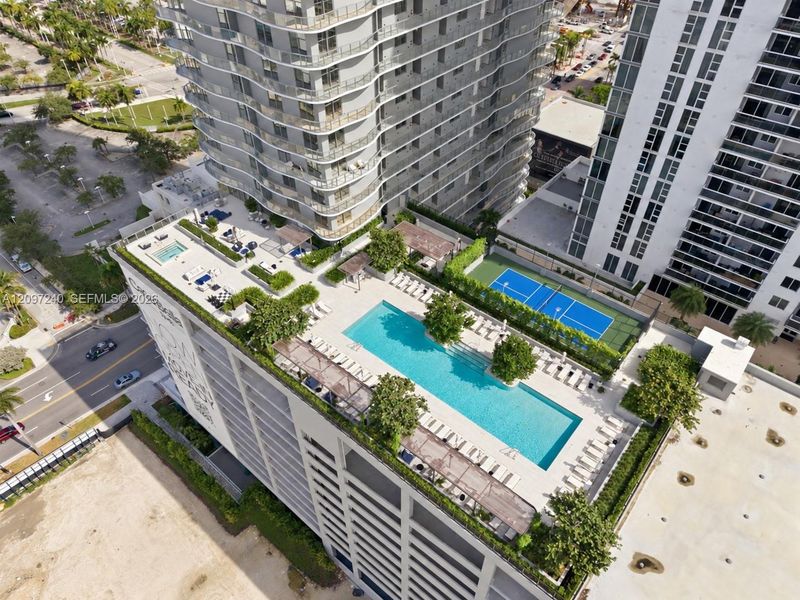 Condo located in Miami, FL showcasing its design and architecture (Image 31).