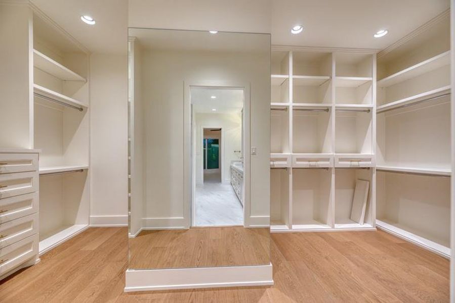 Spacious, unfurnished interior of a new home in , Houston (Image 36).