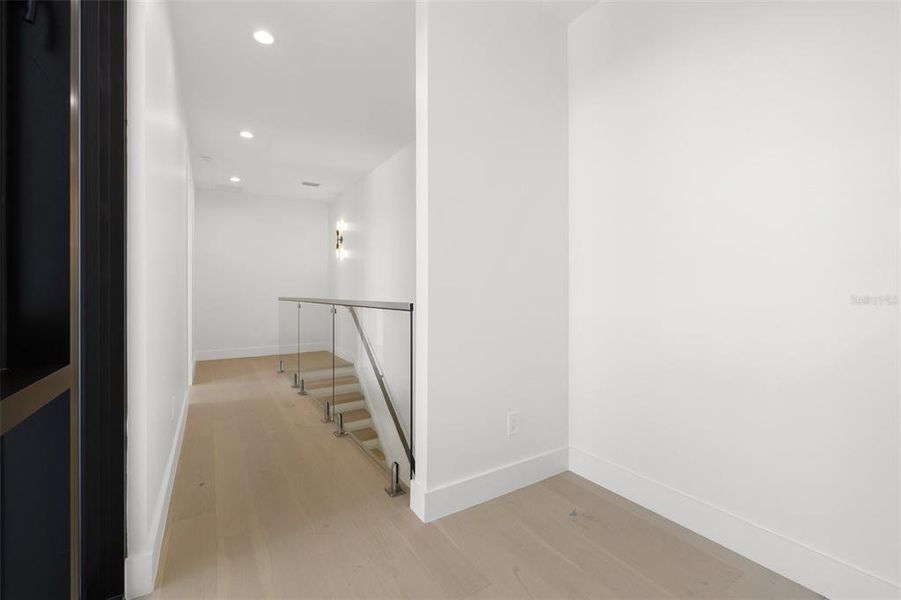 Spacious, unfurnished interior of a new home in , Tampa (Image 24).