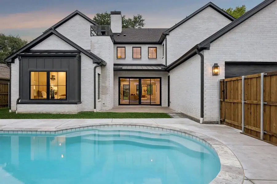Exterior details and patio area of a home in , Dallas (Image 3).