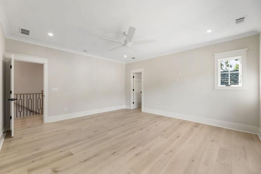 Spacious, unfurnished interior of a new home in , Alpharetta (Image 39).