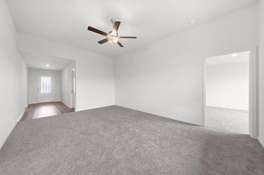 Spacious, unfurnished interior of a new home in Retreat at Fossil Creek, Fort Worth (Image 10).