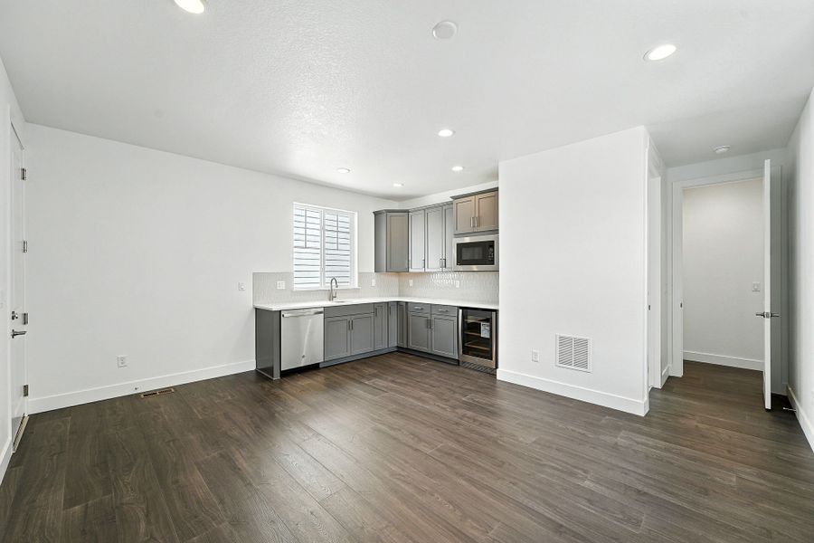 Spacious, unfurnished interior of a new home in Macanta, Castle Rock (Image 21).