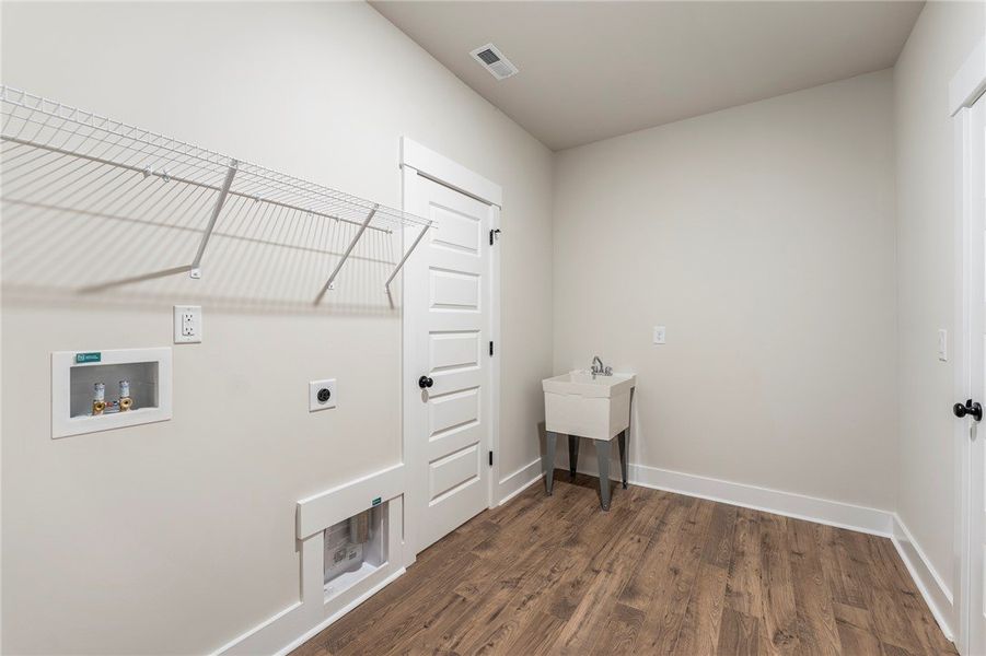 Spacious, unfurnished interior of a new home in Anderson County Homes, Belton (Image 17).