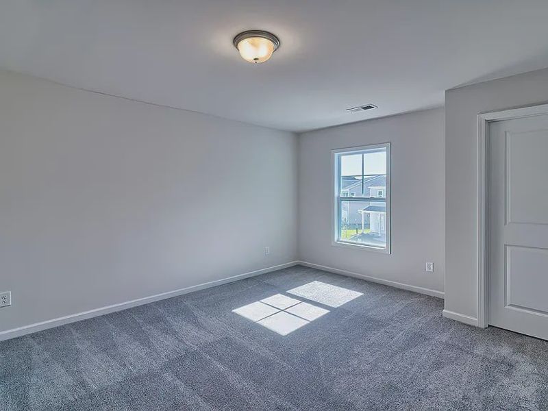 Spacious, unfurnished interior of a new home in Emanuel Creek, West Columbia (Image 13).