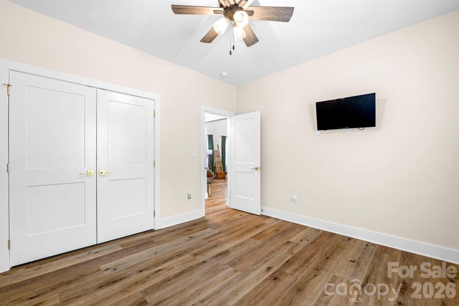 Spacious, unfurnished interior of a new home in , Crouse (Image 23).