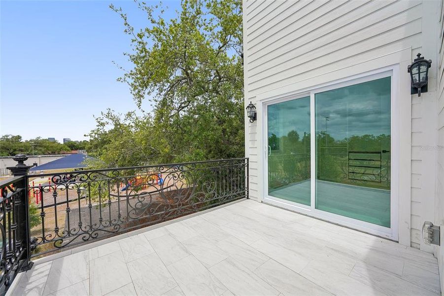 Exterior details and patio area of a home in , Tampa (Image 31).