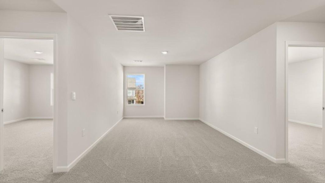 Spacious, unfurnished interior of a new home in Falcon Landing, Gainesville (Image 20).