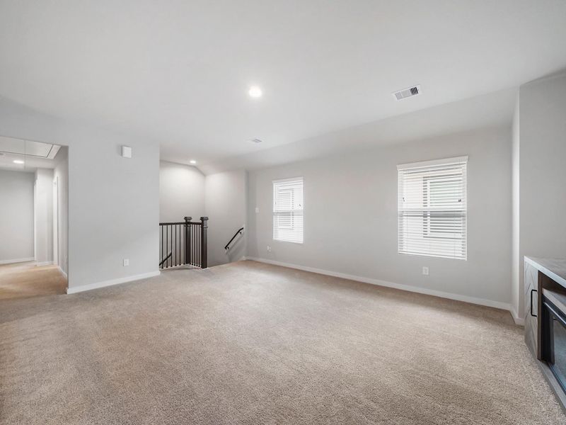Spacious, unfurnished interior of a new home in Winfield Lakes, Fresno (Image 13).