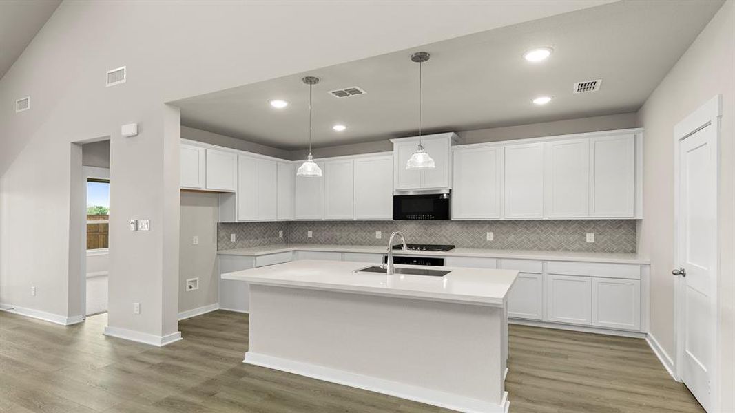 09. 1315 Burgess - Kitchen (2)