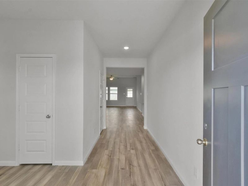 Spacious, unfurnished interior of a new home in River Ranch Meadows, Dayton (Image 16).