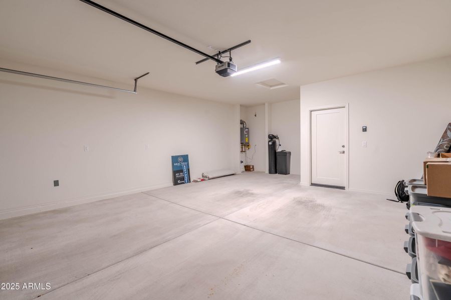 2-Car Garage 2-Car Garage