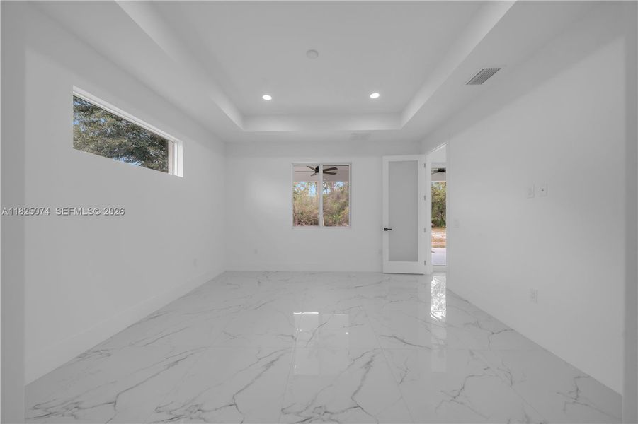 Spacious, unfurnished interior of a new home in , Lehigh Acres (Image 39).