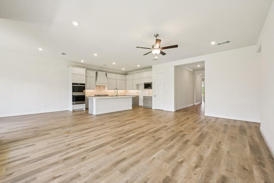 Spacious, unfurnished interior of a new home in Evergreen 55', Conroe (Image 40).