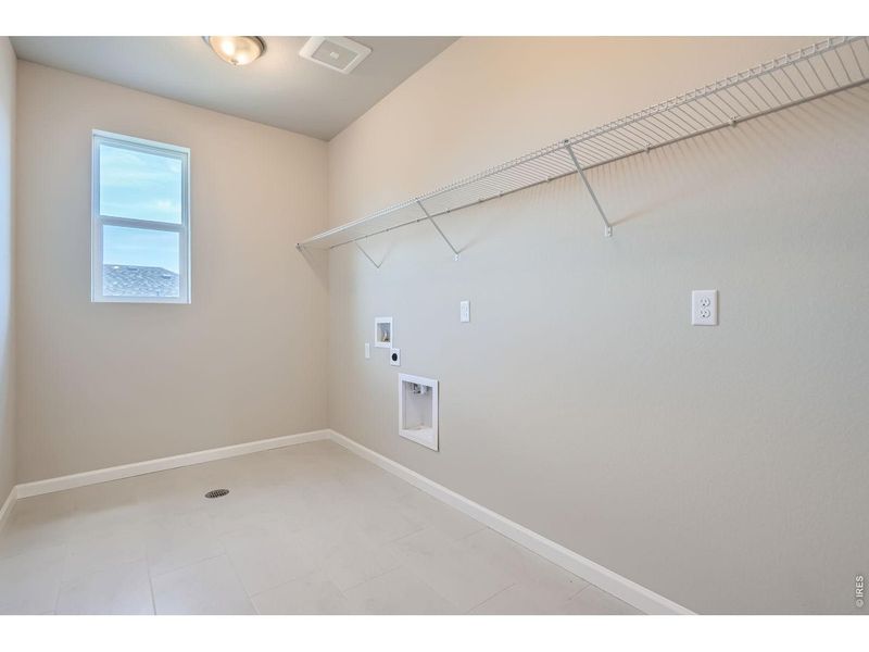 Spacious, unfurnished interior of a new home in Farmstead, Berthoud (Image 36).