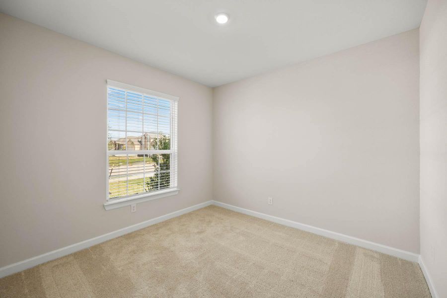 Spacious, unfurnished interior of a new home in Sunterra, Katy (Image 9).