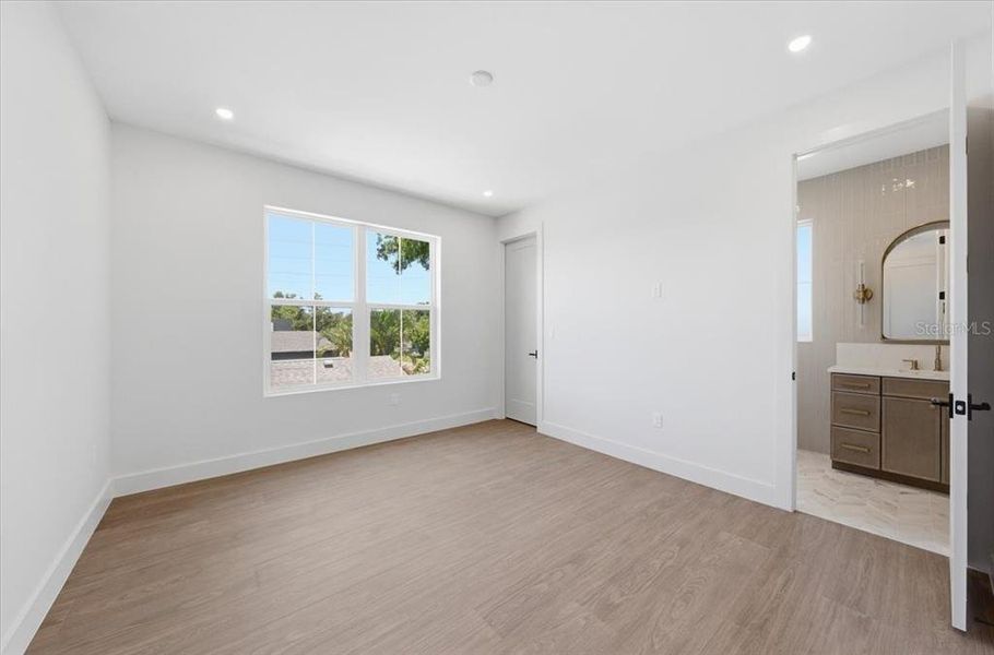 Spacious, unfurnished interior of a new home in , St. Petersburg (Image 55). Spacious, unfurnished interior of a new home in , St. Petersburg (Image 55).