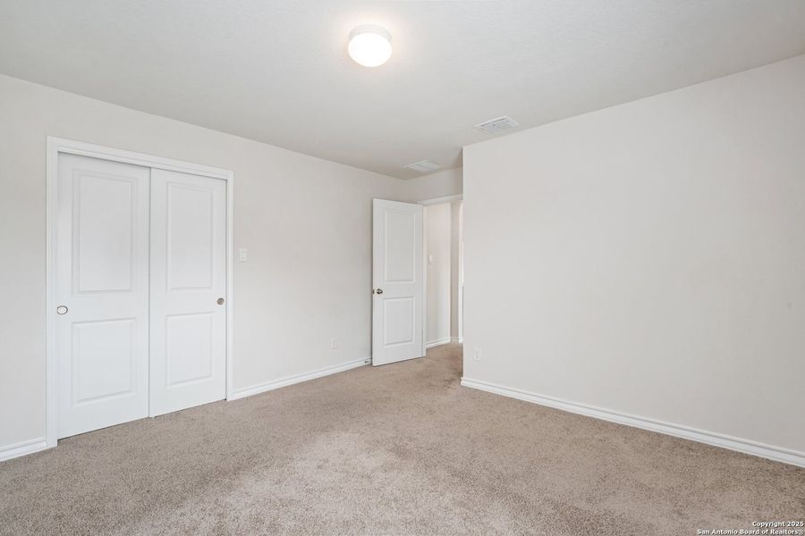 Spacious, unfurnished interior of a new home in Laurel Vistas, San Antonio (Image 17).