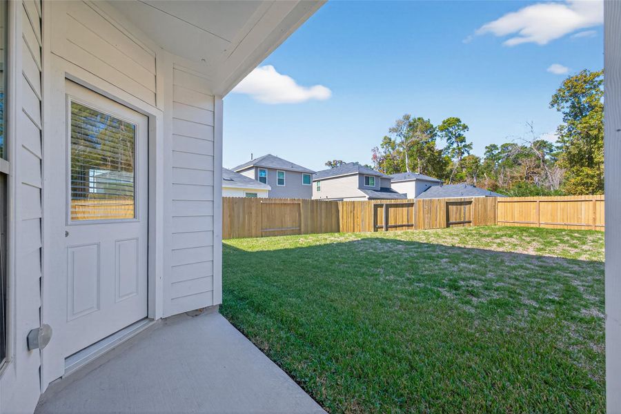Exterior details and patio area of a home in Woodland Lakes, Huffman (Image 23).