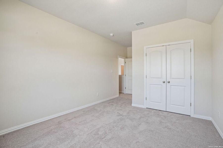 Spacious, unfurnished interior of a new home in Meyer Ranch - Enclave, New Braunfels (Image 34).