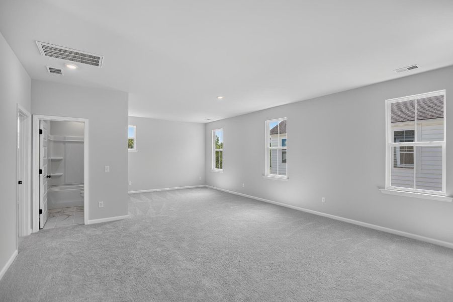 Spacious, unfurnished interior of a new home in Heron's Walk at Summers Corner, Summerville (Image 25). Spacious, unfurnished interior of a new home in Heron's Walk at Summers Corner, Summerville (Image 25).