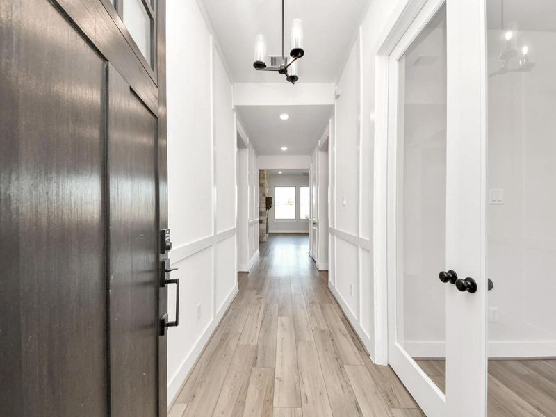 Spacious, unfurnished interior of a new home in Lago Mar, Texas City (Image 20).