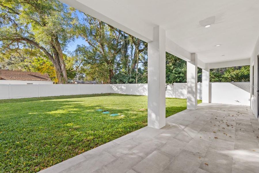 Exterior details and patio area of a home in , Orlando (Image 31).