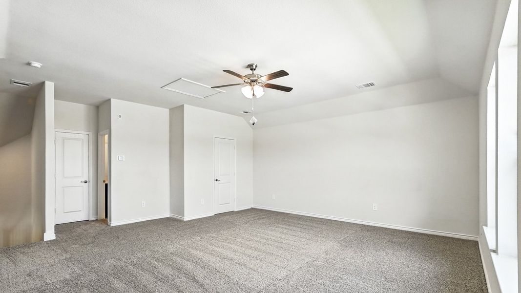 Representative unfurnished interior of a home built from the Ivery by D.R. Horton in Madera, Royse City (Image 19).