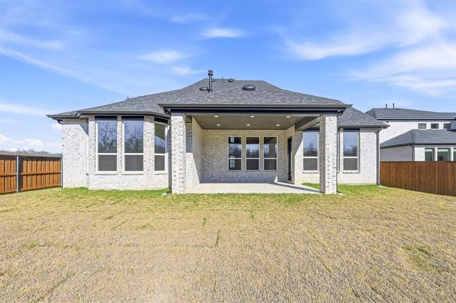 Exterior details and patio area of a home in Sonoma Verde, McLendon-Chisholm (Image 2).