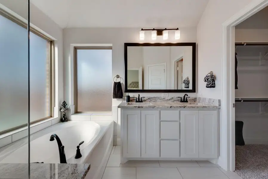 Furnished interior view inside a new home in , Alvarado (Image 8).