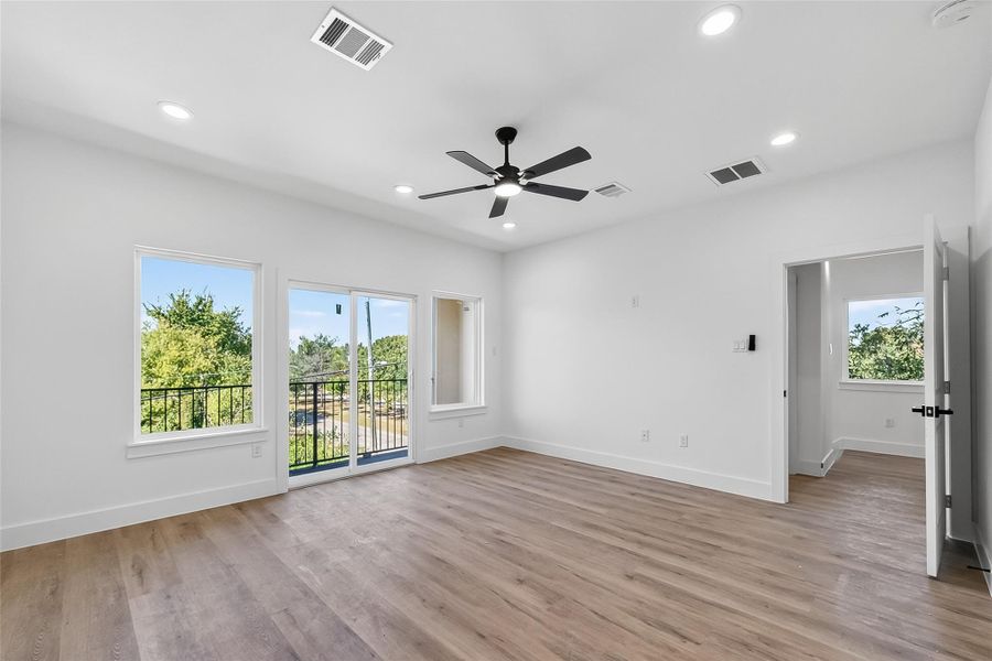 Spacious, unfurnished interior of a new home in , Houston (Image 34).