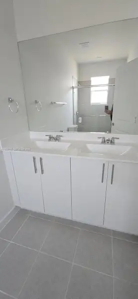MASTER BATHROOM MASTER BATHROOM