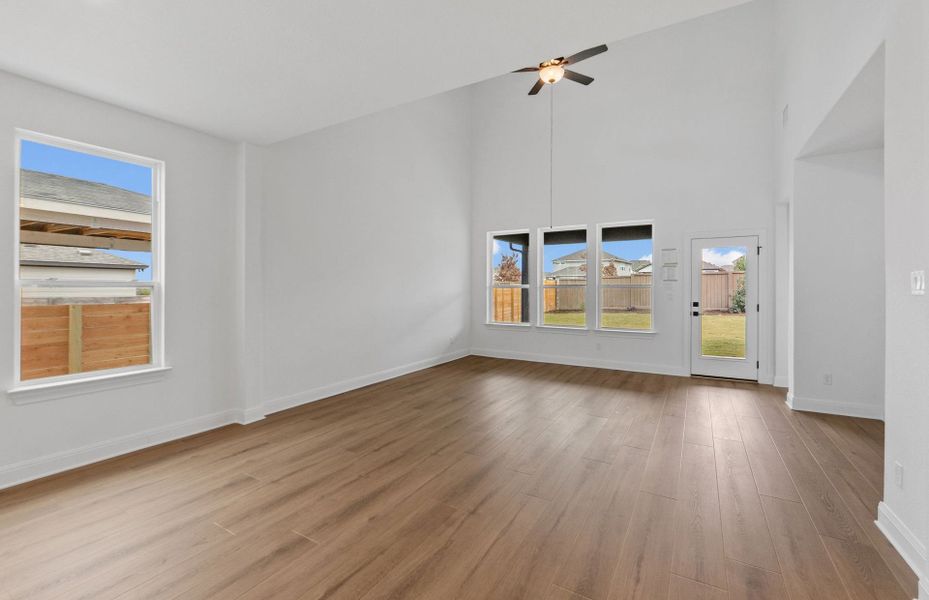 Spacious, unfurnished interior of a new home in Horizon Lake, Leander (Image 52).