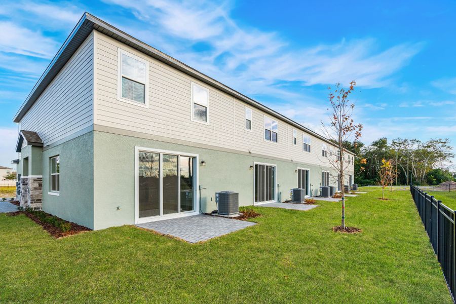 Exterior details and patio area of a home in Magnolia Reserve, Ocoee (Image 21).