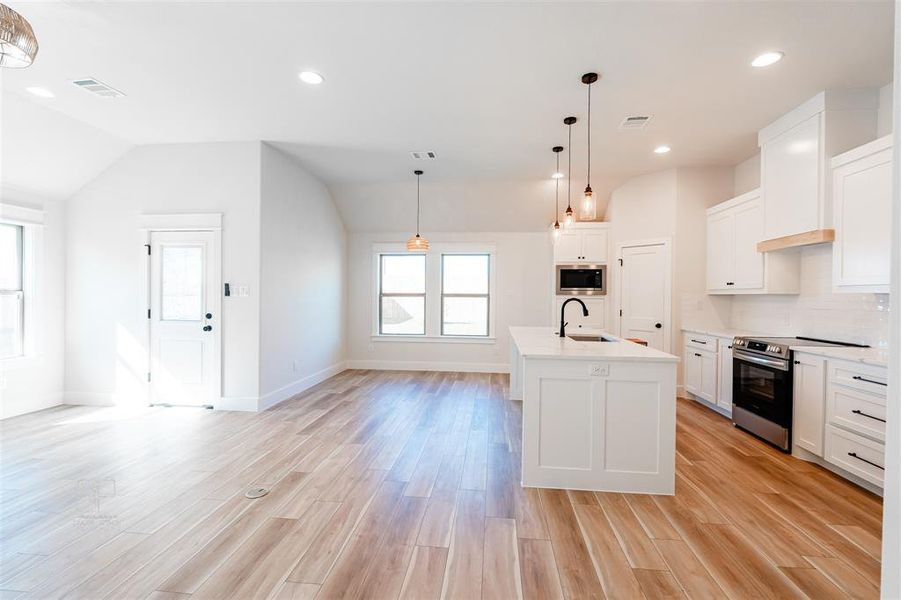 Spacious, unfurnished interior of a new home in , Springtown (Image 21).