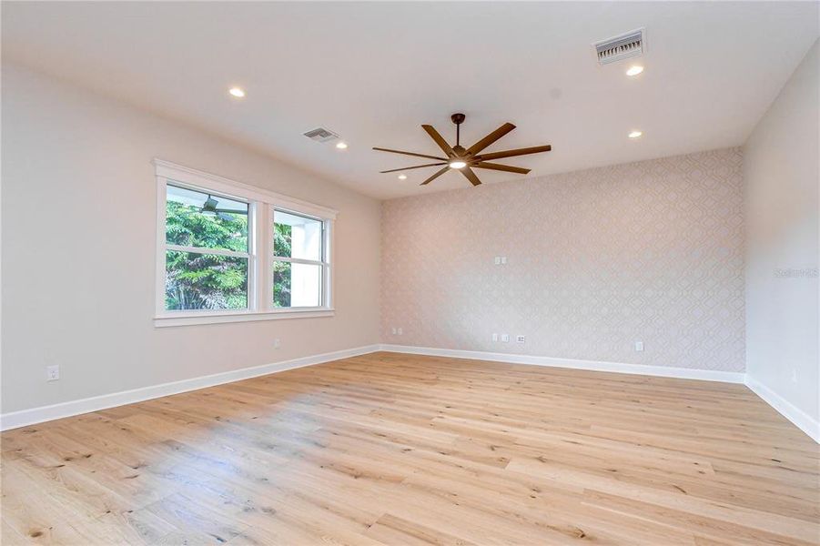 Spacious, unfurnished interior of a new home in , Tampa (Image 22).