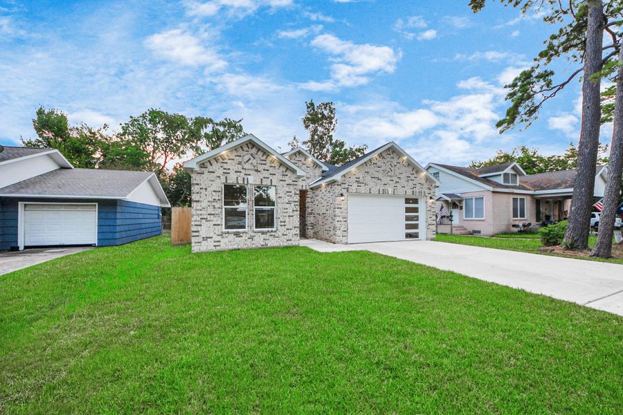 Exterior details and patio area of a home in , La Porte (Image 3).