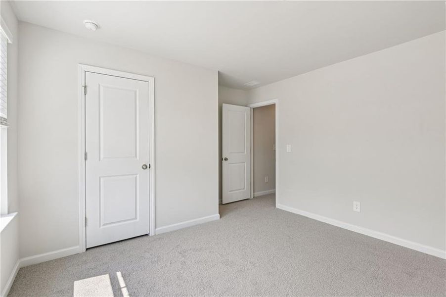 Spacious, unfurnished interior of a new home in The Oaks at Dawson, Dawsonville (Image 22).