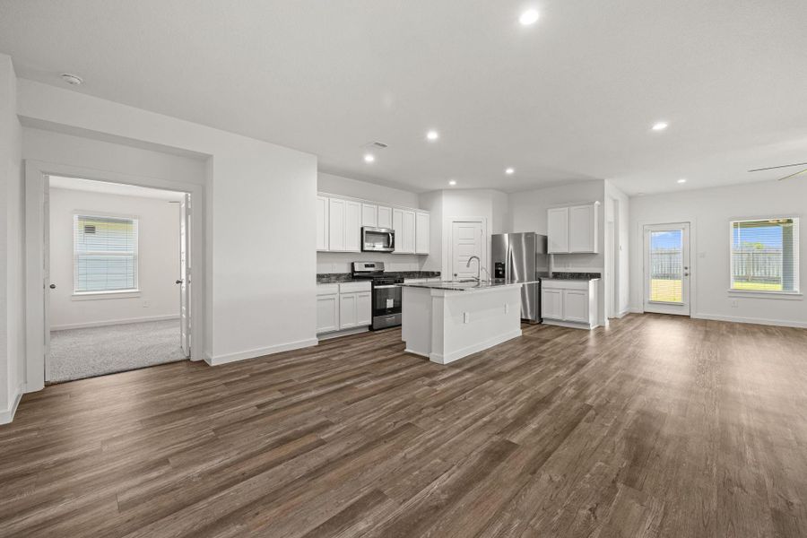 Furnished interior view inside a new home in , Rosharon (Image 16).