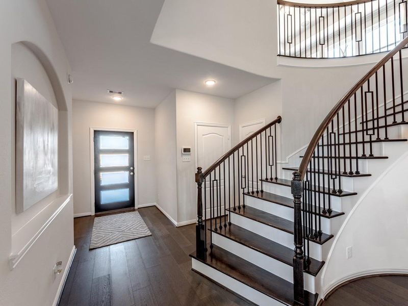 Spacious, unfurnished interior of a new home in Massey Oaks, Pearland (Image 19).
